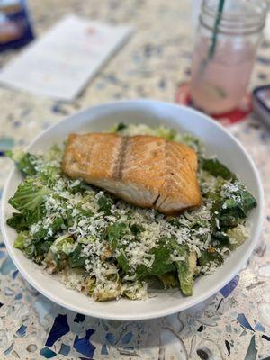 Old bay Caesar salad w. Salmon