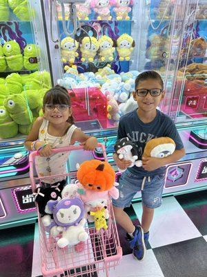 We loved the claw arena!!! The kids won 8 plushies! The staff was amazing. We will definitely come back.