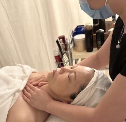 Facial with neck massarge