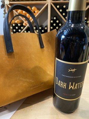 Their bottles match my favorite purse from @parkerclay! Great wine and wonderful service!