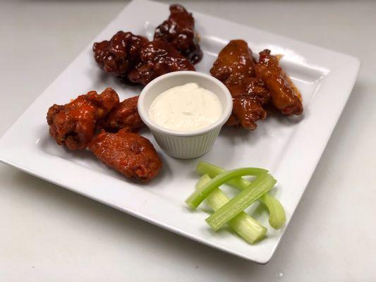 Fried wings in our choice of sauce (BBQ, sweet chili oh Buffalo)