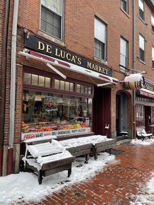 DeLuca's Market