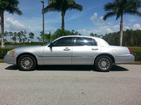 1-3 passenger Lincoln towncars