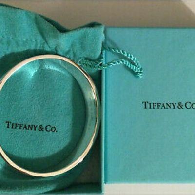 Tiffany & Co. AUTHENTIC/RARE 925 Geometric Oval Bangle Bracelet, Size S-M, 42.3g

$300.00+ $10.00 Shipping