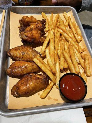 Dry rub wings with fries