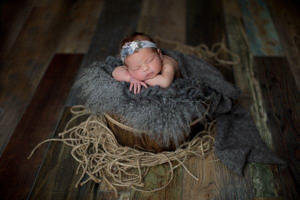 A newborn baby photo session with Sarah Bracci Photographics. Posed newborn babies are best within the first 5 weeks for studio posing.