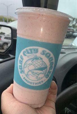 32 oz smoothie with strawberries, pineapples, and peaches