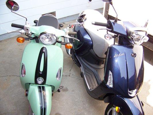 Her Green Kymco Campagno 110 and my Blue Kymco Like 150i