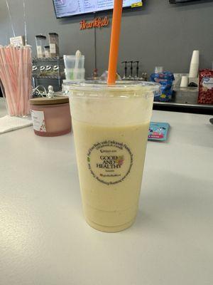 Pineapple mango smoothie, so good!