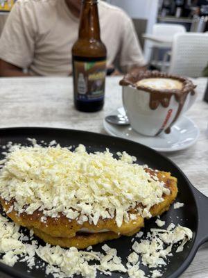 Cachapa con queso de mano