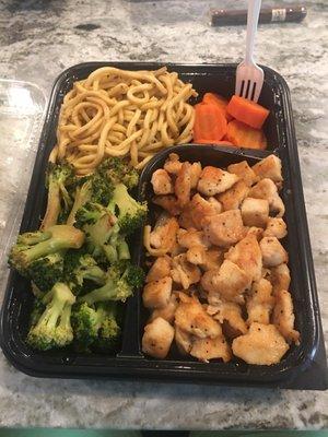 Chicken hibachi w noodle