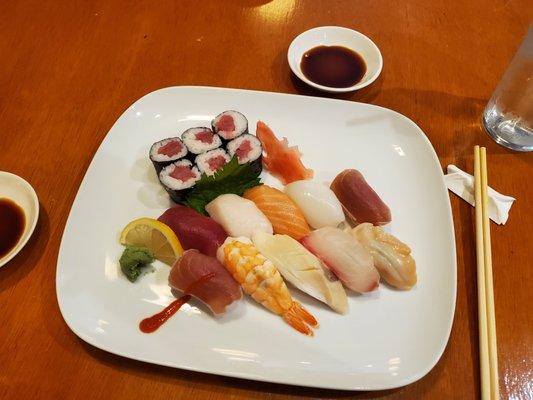 Assorted Deluxe Sushi Dinner