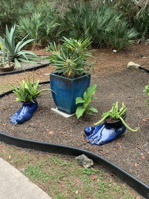 Cute feet pots.