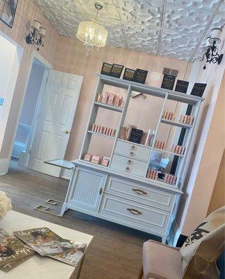 Cutest interior - so much makeup.