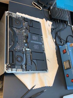 MacBook Repairs - LCD / Battery Replacements / Diagnostics