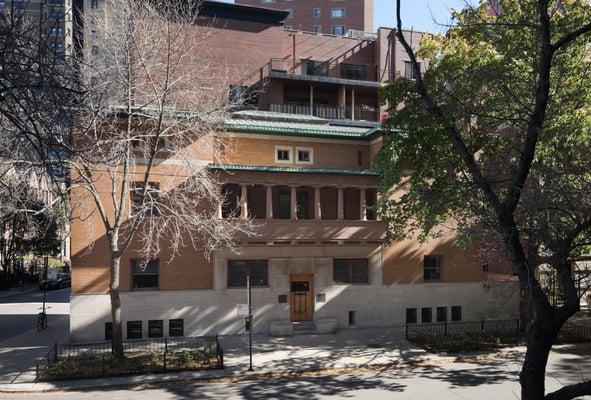 Exterior of Charnley-Persky House (photo by David Schalliol)