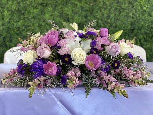 Flower arrangement for sweetheart table.