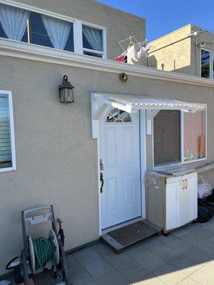 Clean roof for rear door protection.