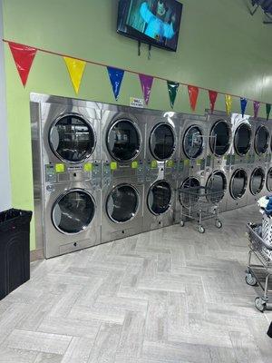 Very nice and efficient place to do laundry I like using the mobile app. That makes it much easier. I'm very efficient.