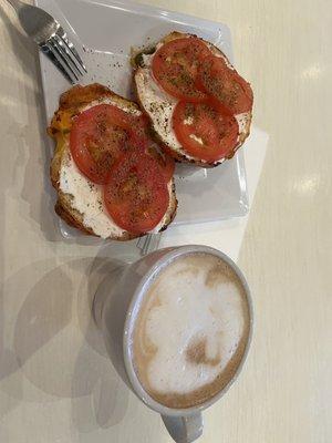 Chai Latte, bagel