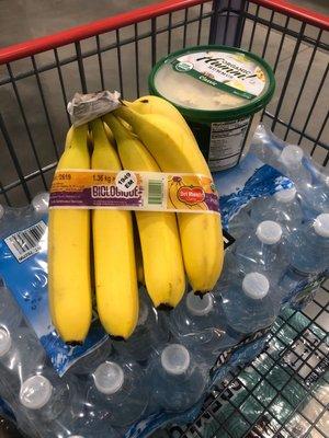 Organic bananas and hummus