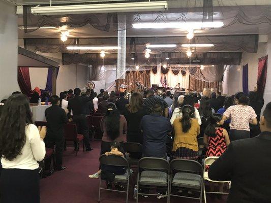 Worship Service/Servicio de Adoración