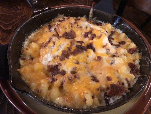 Chicken and bacon skillet Mac and cheese