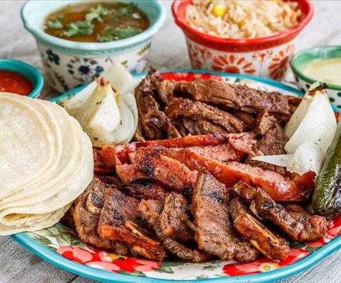 Mixed plate: ribs, sausage, beef, rice, beans, tortillas, grilled onion, lime & salsa