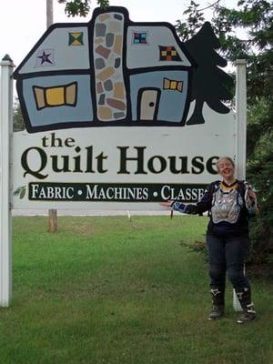 You'll see this sign long before you see the house where the quilt shop is located.