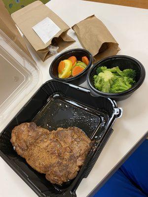 Ribeye, veggies, and bread