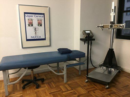 General exam table and specific instrument for posture analysis