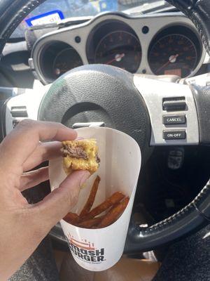 CLASSIC SMASH BURGER SWEET POTATO FRIES