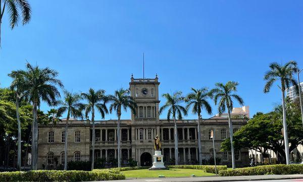 11/1/2021 It feel strange or weird to NOT see any tour busses or visitors at the Judiciary Museum or at the Kamehameha Statue.