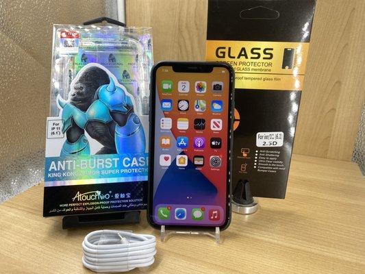 Apple iPhone 11 Smartphone Bundle