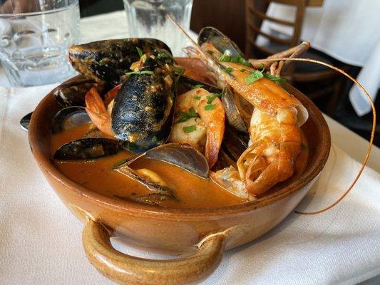 Seafood cioppino - delicious flavors but seafood not fresh