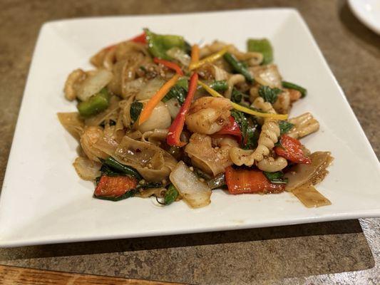 Drunken Noodles w/Seafood!