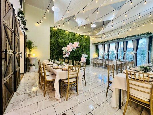 Studio Ballroom (Formal Banquet Seating)