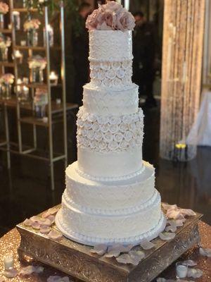 Beautiful and delicious buttercream wedding cake!!