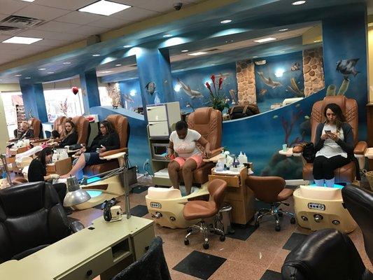 Le Chic Nails & Spa in Delran NJ 08075