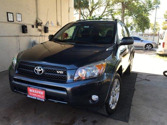 Customer's 2007 Toyota gets a wash & wax to preserve the original paint.