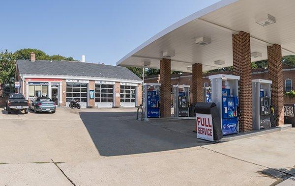 Metro Motor | Georgetown Exxon location offers full auto service and 12 pumps for speedy fill-ups on the go!