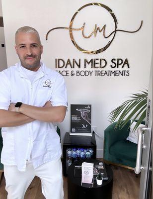 Idan Is a licensed esthetician with more then 10 years of experience