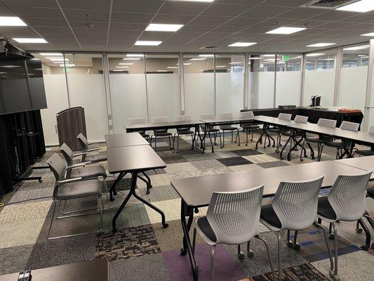 Hybrid ready meeting space for up to 50 people.