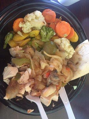 Chicken veggie bowl with onions and peppers