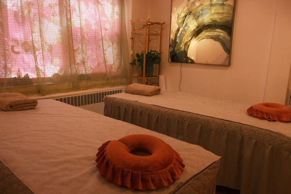 One of our rooms for couples massage, come visit us at Petal Rooms Spa!