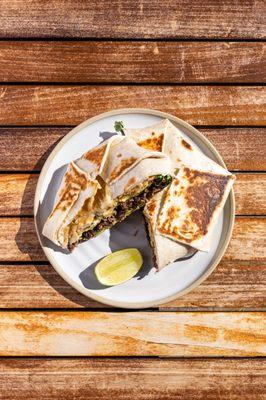 breakfast crunch wrap with egg, tomboy butcher breakfast sausage, black bean, queso fresco, cilantro + lime

*veg option available