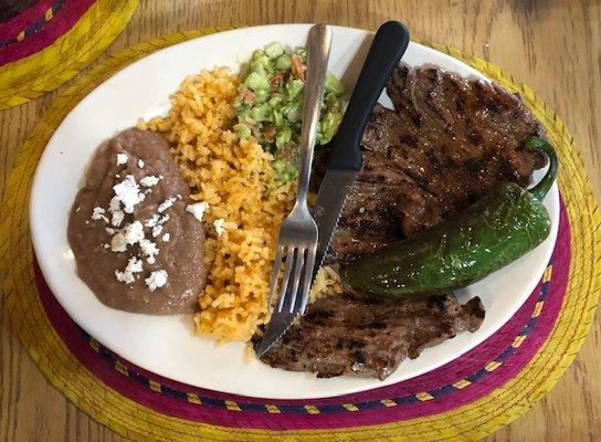 Great taste. Nice big Jalapeno. I wish the food was served hot.