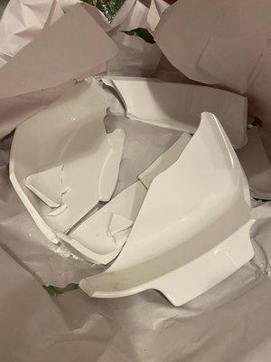 Le Creuset dish that was wrapped in paper and bubble wrap !!BROKEN BY COLORADO MOVING COMPANY!!