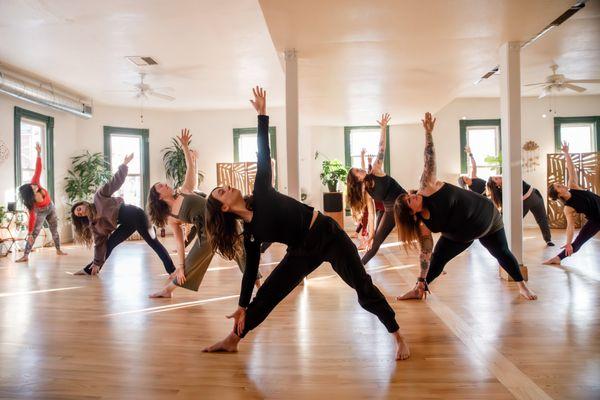 Trikonasana (triangel pose) in the treehouse