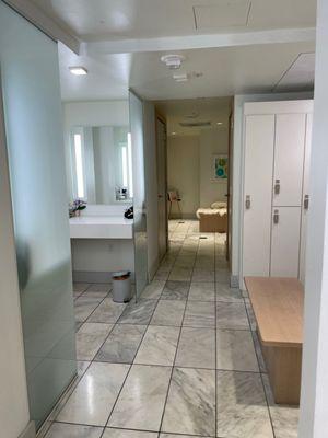 Changing area/bathrooms